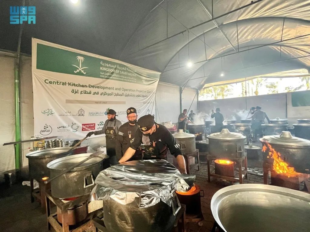 KSrelief Distributes 23,880 Meals in Gaza Strip