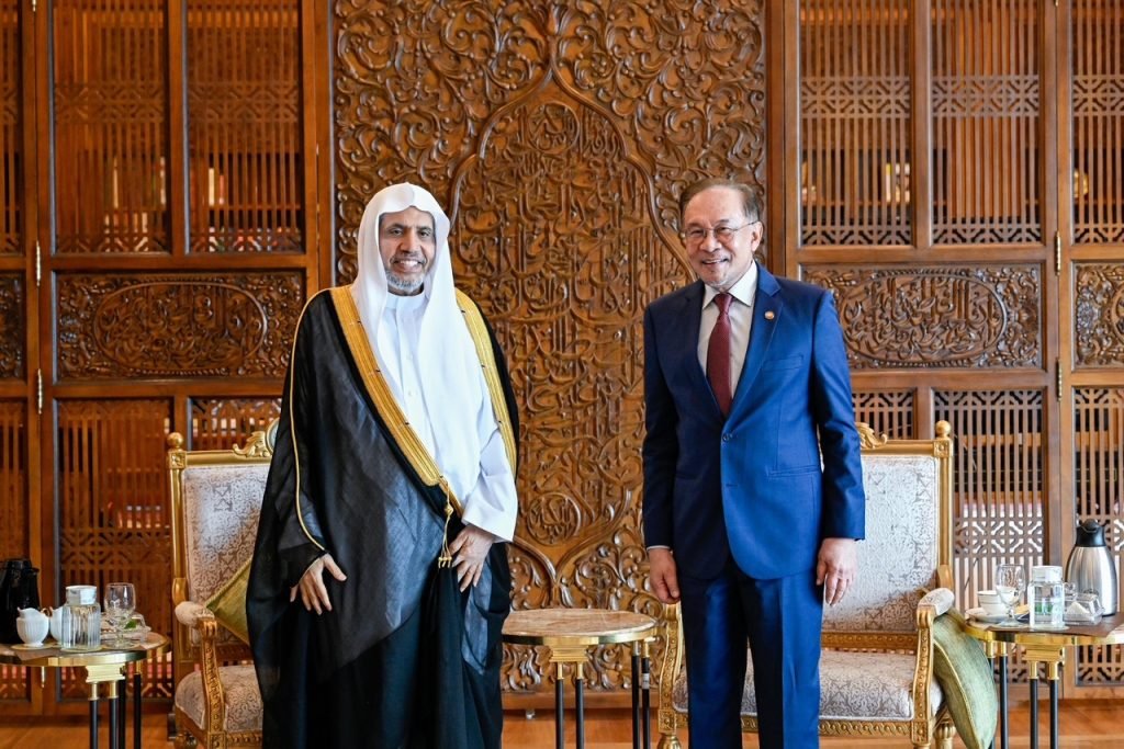 Prime Minister of Malaysia Receives the Secretary General of the Muslim World League