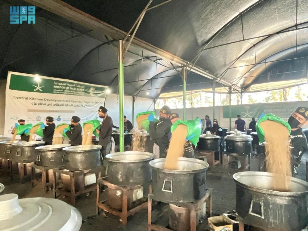 King Salman Humanitarian Aid and Relief Center Distributes 25,000 Meals in Gaza Strip