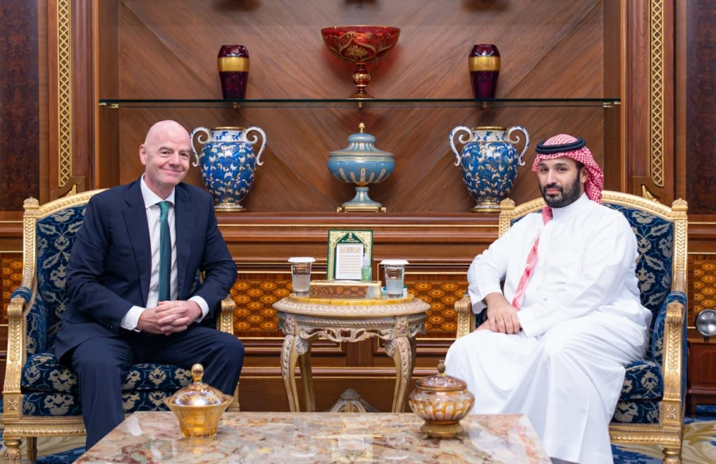 Crown Prince meets FIFA President in Jeddah