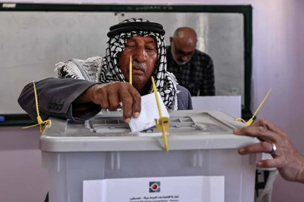 Abbas loyalists sweep Palestinian municipal elections