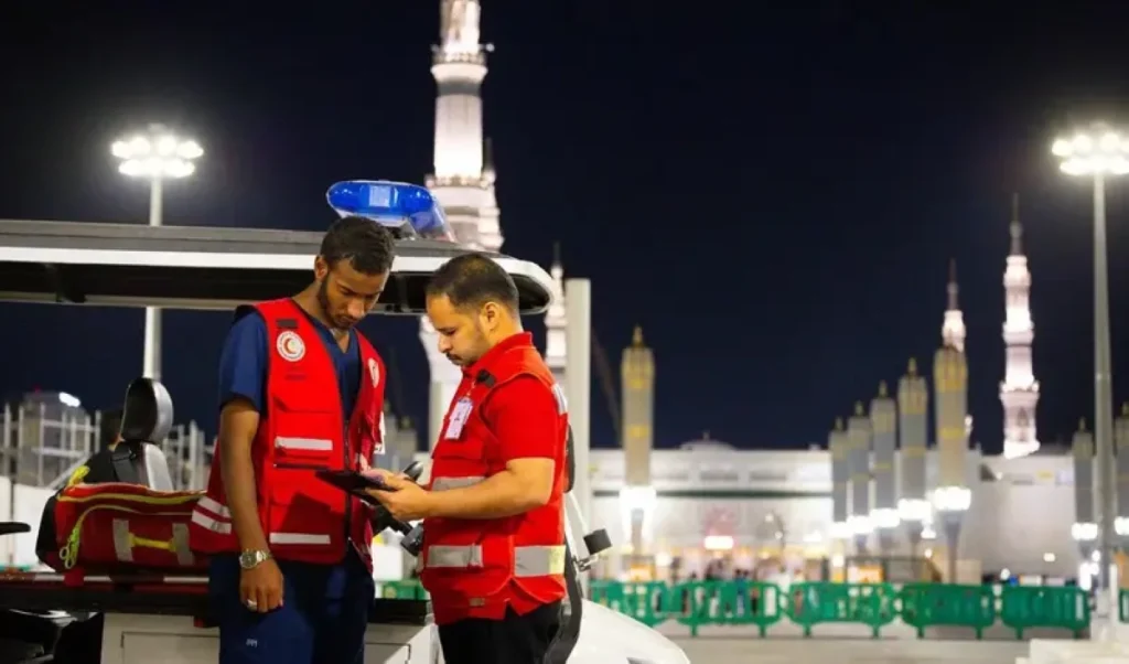 Saudi Red Crescent teams restore Indonesian pilgrim’s pulse at Prophet’s Mosque courtyards