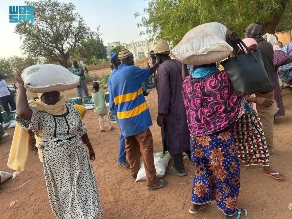 KSrelief Distributes 500 Food Baskets in Mali