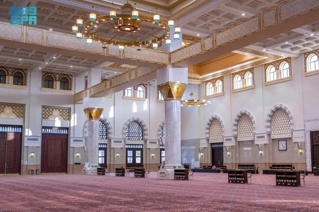 King Fahd Grand Mosque in Uyun Al-Jiwa: A Religious Architectural Landmark Combining Worship, Cultural Service