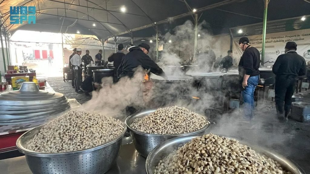 King Salman Humanitarian Aid and Relief Center Distributes 25,000 Hot Meals in Gaza Strip