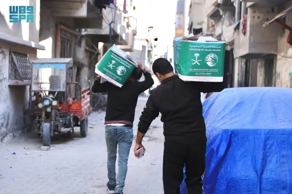 KSrelief Distributes 201 Food Baskets in Gaza Strip