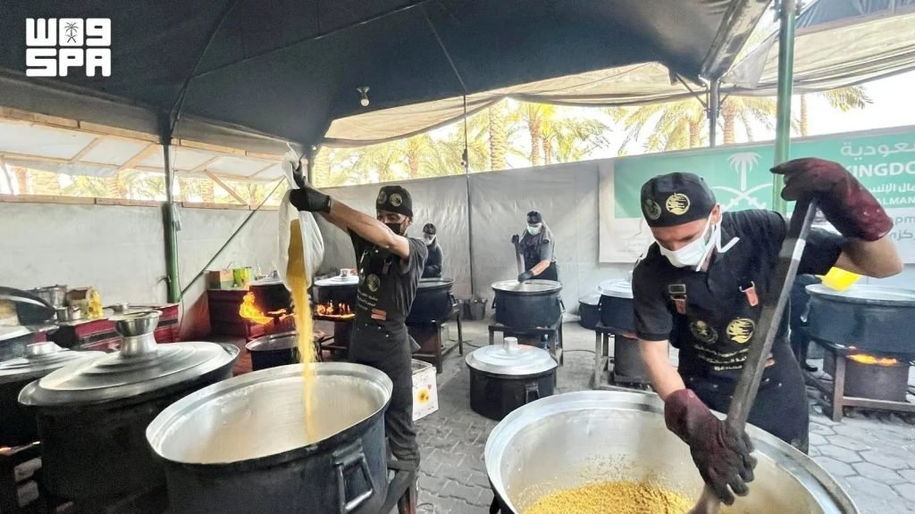 King Salman Humanitarian Aid and Relief Center Distributes 25,000 Hot Meals in the Gaza Strip