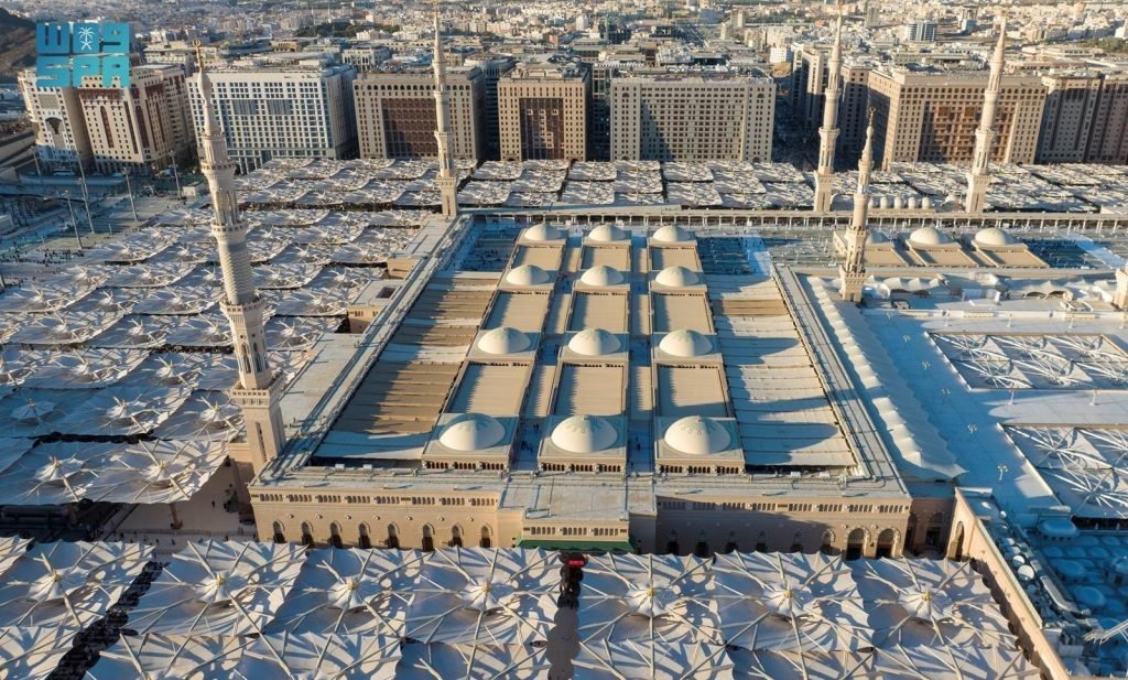 Retractable Domes and 250 Giant Canopies Ensure Pilgrim Comfort at the Prophet’s Mosque