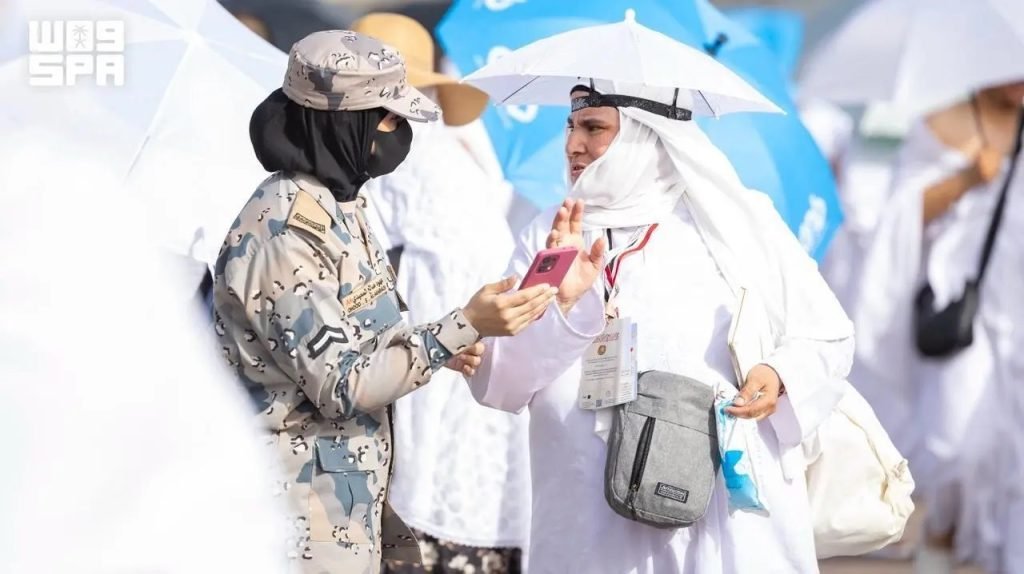 Female Border Guard Personnel Serve Pilgrims in Holy Sites During 1447 AH Hajj Season