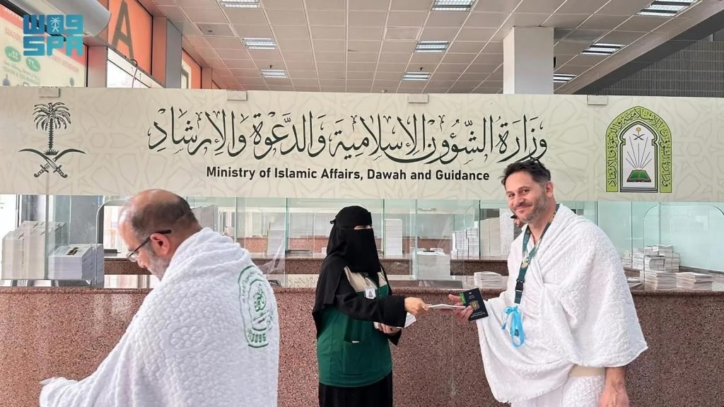 Ministry of Islamic Affairs Provides Multilingual Hajj Guidance at Jeddah Ports