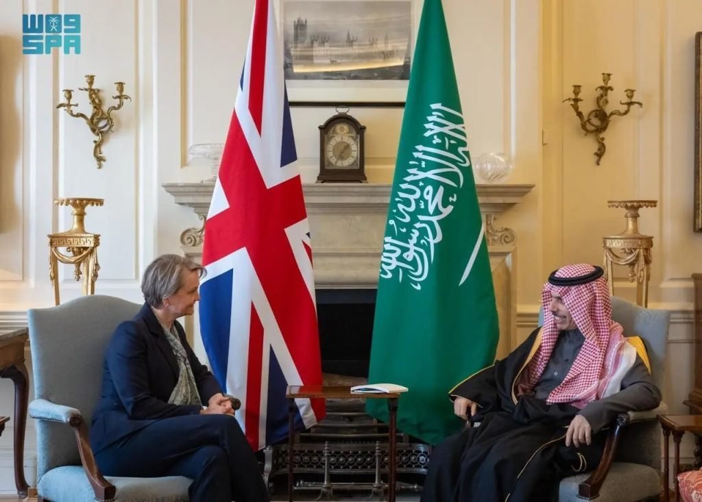 Foreign Minister Meets UK Foreign Secretary in London