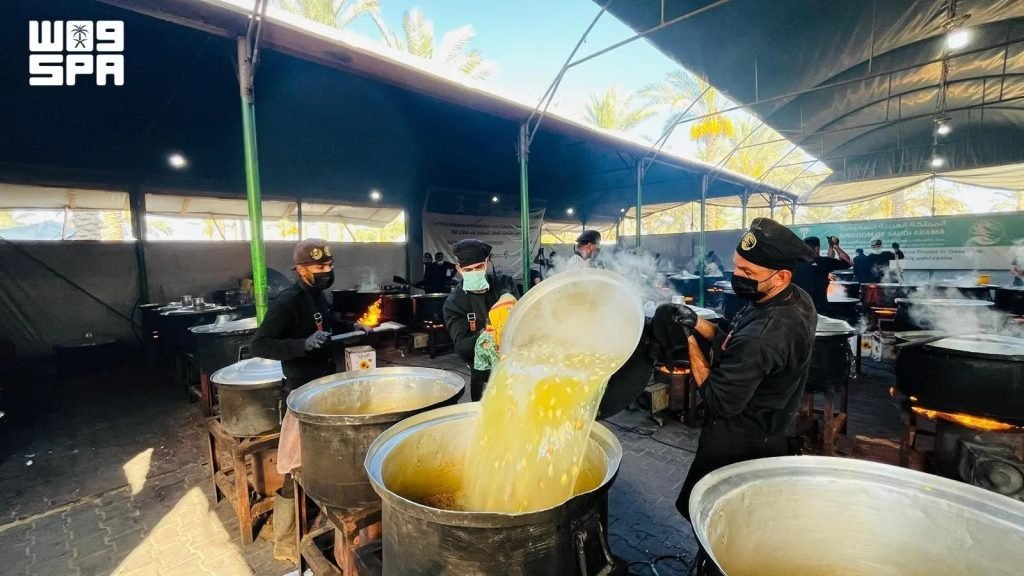 KSrelief Central Kitchen Distributes 24,500 Hot Meals in Central, Southern Gaza