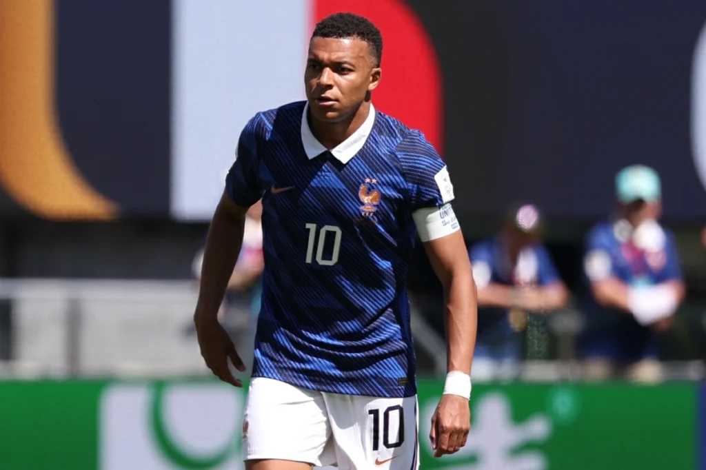 Mbappé magic powers France past Senegal in World Cup opener