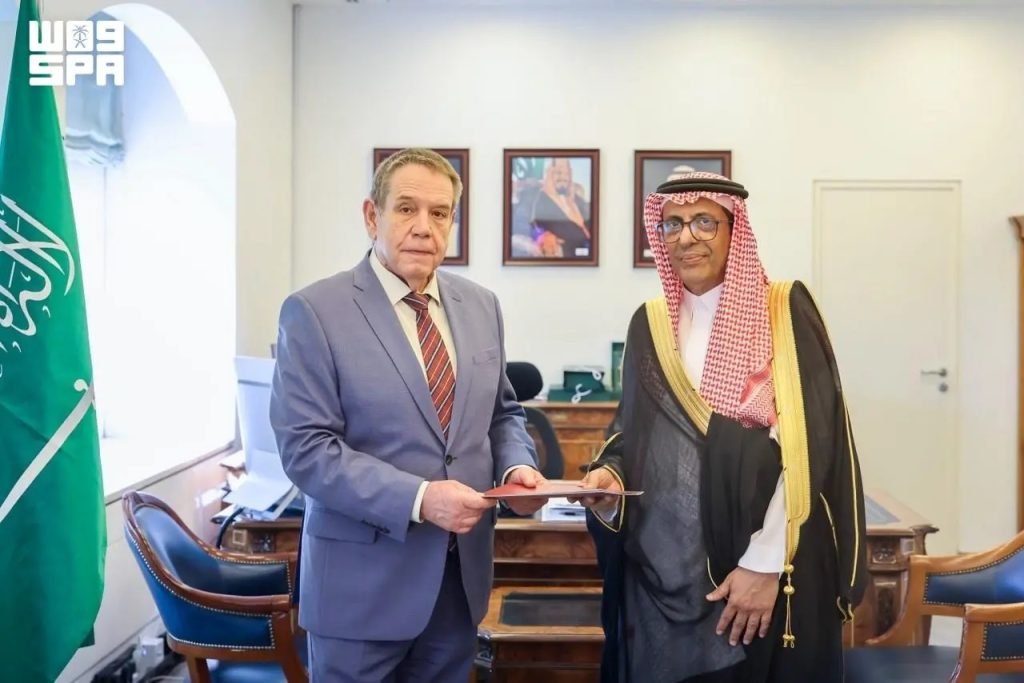 Foreign Minister Receives Written Message from Russian Counterpart