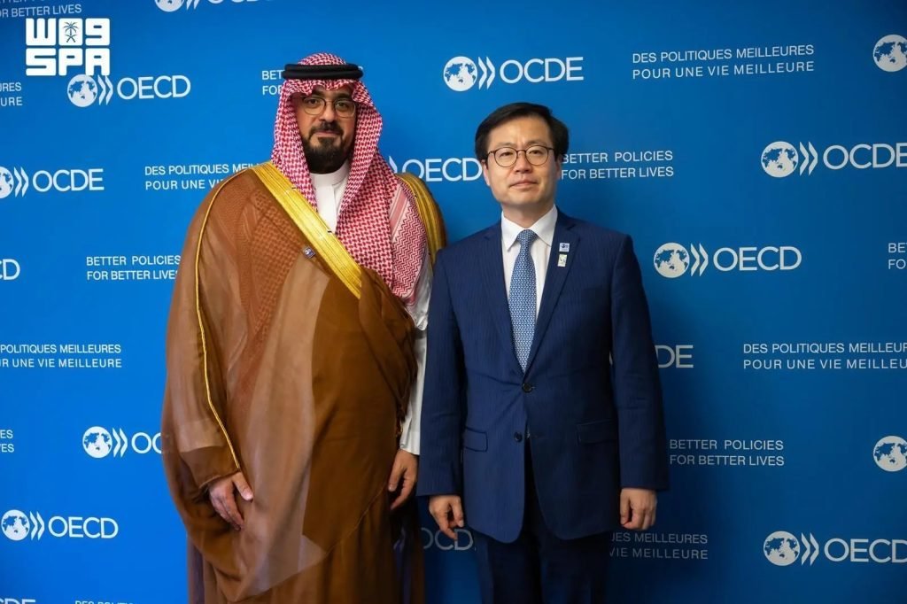 Minister of Economy, Republic of Korea Trade Minister Discuss Economic Cooperation in Paris