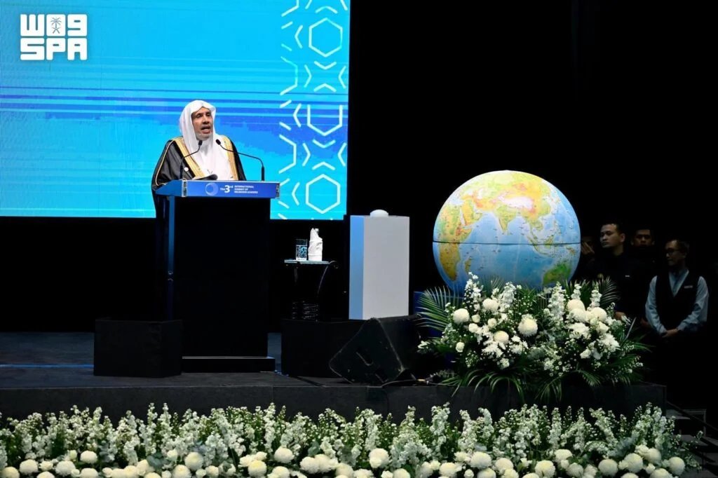 MWL Secretary-General Highlights Importance of Empowering Youth to Address Ethical Challenges of Modern Technology at Kuala Lumpur Religious Leaders Summit