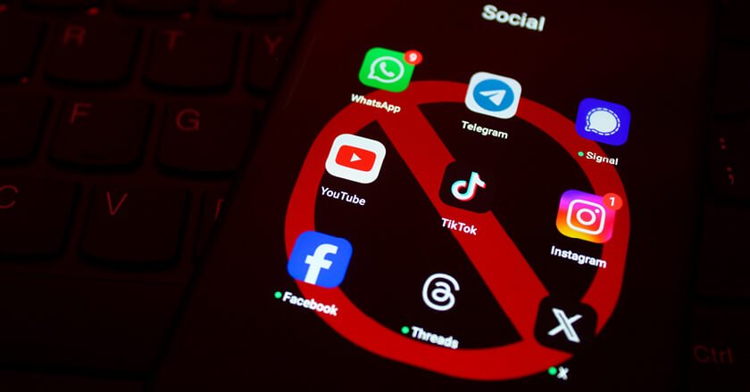 London considers under-16 social media ban