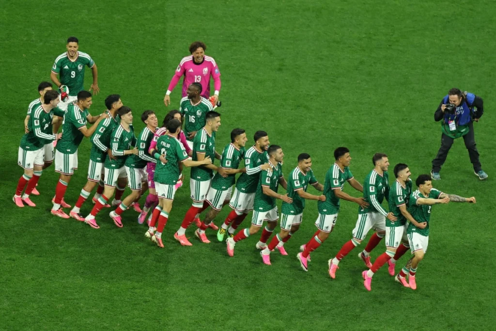 Mexico ends 40-year knockout curse with 2-0 win over Ecuador